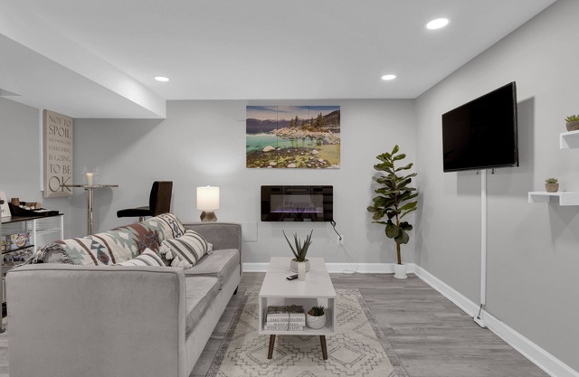 Cozy Modern Beautiful Studio+Parking. Walk to DC Metro. Perfect for Long Stays!