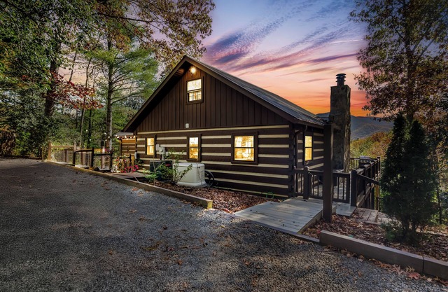 Cozy Modern Cabin w/Year Round Mountain Views, Hot Tub, Pet Friendly& EV Charger