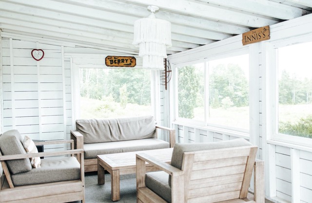 Cozy Modern Farmhouse w/ Hot Tub mins to Saint Andrews By-The-Sea! Pet Friendly!