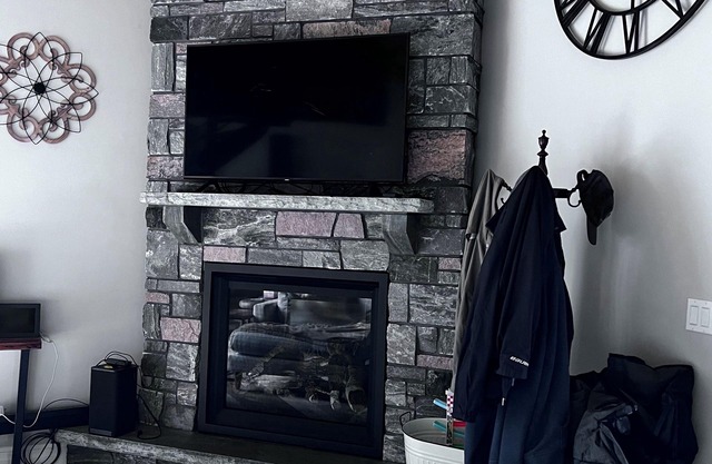 Cozy Modern Home near many lakes and Algonquin Park and Skidoo/ATV Trails
