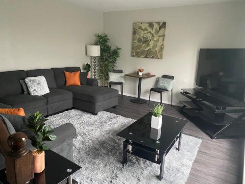 Cozy modern retreat home