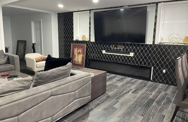 Cozy Modern studio in the suburb of lawrencville, Beautiful seren space.