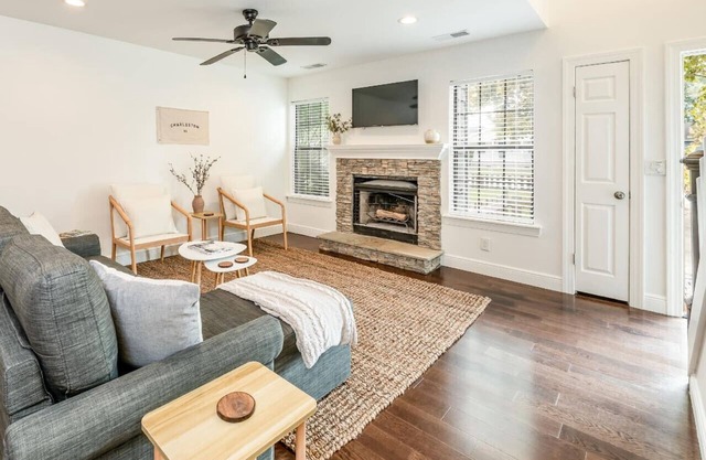 Cozy, Modern Townhome - Walk to 🏞️ Park Circle!