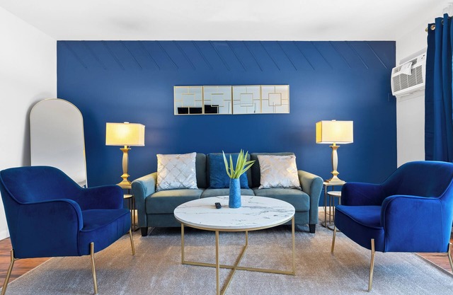 Cozy Modern Townhome in Unbeatable Chesterton Location