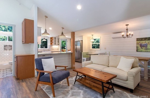 Cozy Modern Farmhouse Cabin. 2 bedrooms 1 bath. Air conditioned-Sleeps 4