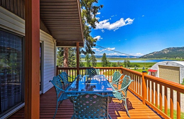 Cozy Montana Lake View Getaway - Fish and Hike!