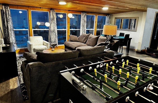 Cozy Mountain Cabin on 87 Acres. You own Private Idaho. Hiking, View