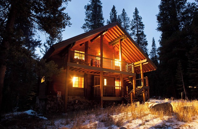 Cozy Mountain Cabin: Modern Amenities, Room for the Whole Family and then some