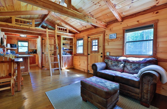 Cozy Mountain Cabin w/Private Lake Access