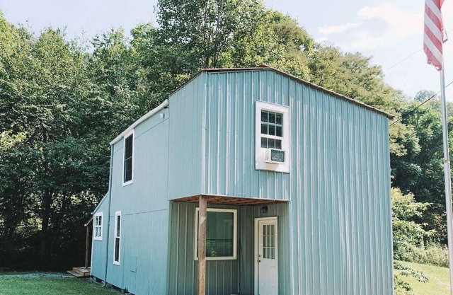 Cozy Mountain Cabin within minutes to Hatfield McCoy and Outlaw Trails