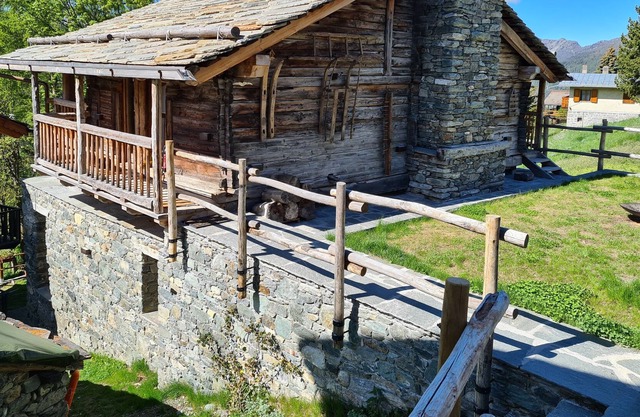 Cozy mountain chalet, close to great hiking trails and ski slopes