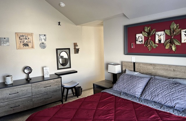 Cozy Mountain Condo with easy access to year-round activities.