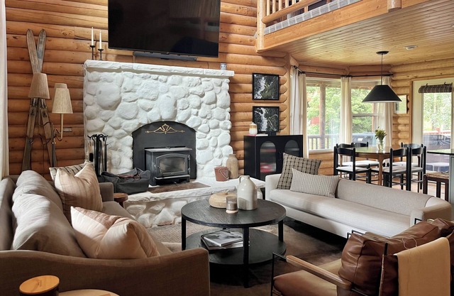 Cozy Mountain escape near Park City w/ game room, hot tub for the whole family