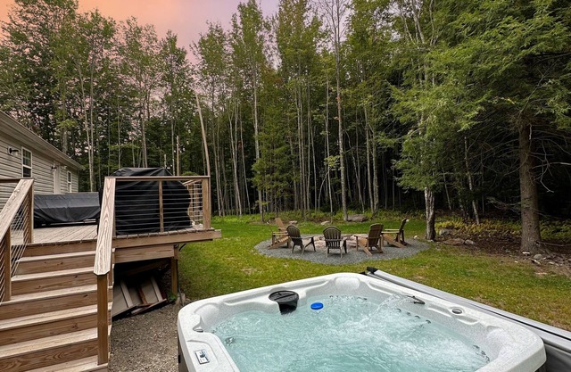 Hot Tub Pool Table 10 mins to Ski Cozy Cabin