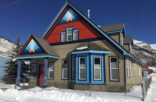 Gemütliches Haus mit Blick auf die Berge, nur wenige Blocks vom Stadtzentrum entfernt.