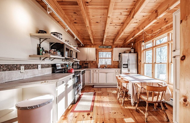 Cozy mountainside Sunday River Cabin Retreat