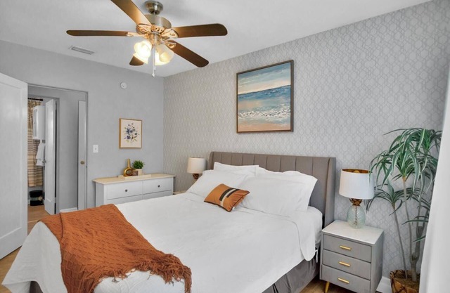 Cozy nest 5 minutes from downtown St Pete and hospitals