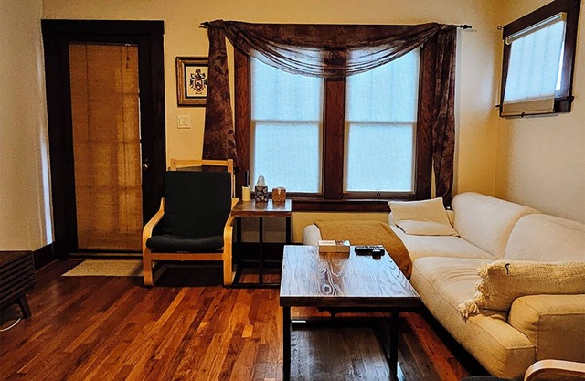 Cozy Nest - a Charming 3-bedroom house in vibrant Birmingham with WiFi