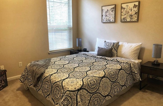 COZY NEST: Family friendly w BBQ & Screened Porch