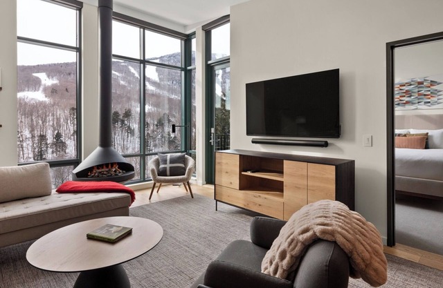 Cozy new 3bdrm Condo easy walk to ski lifts, gondola and great restaurants!