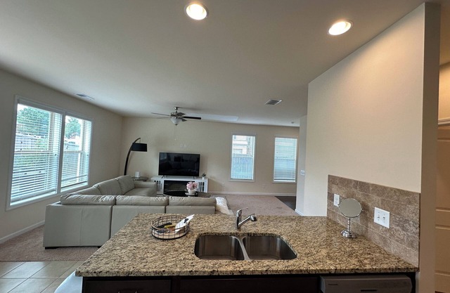 Cozy new 4-bedroom house in excellent location Duluth.