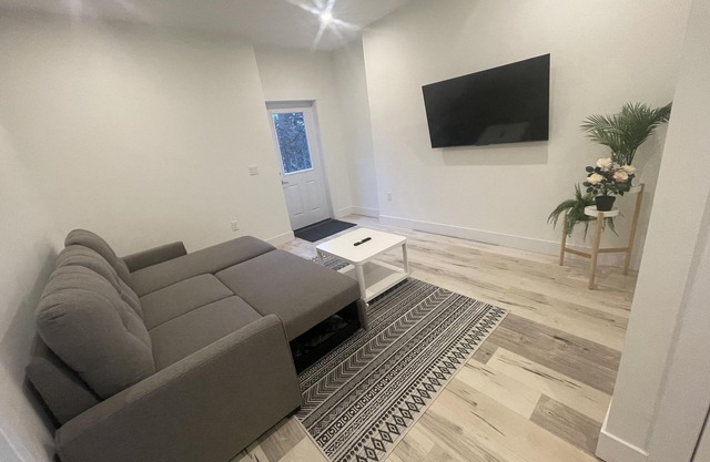 Cozy new basement apartment with lake view