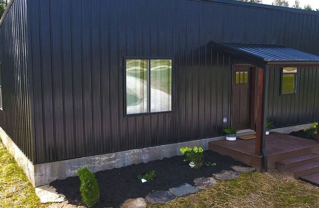 Cozy, new cottage close to Conley Bottom/Lake Cumberland!