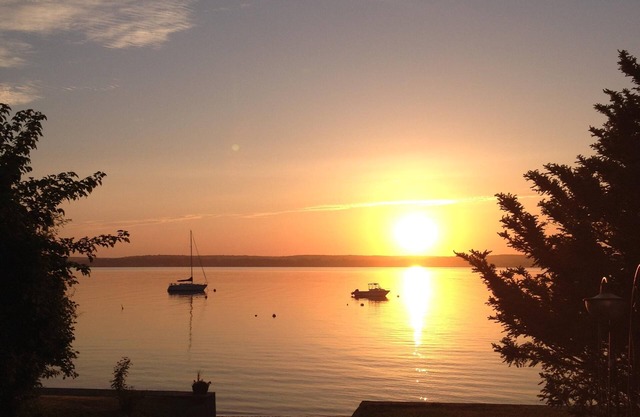 Gemütliches New England Beach Cottage mit Privatstrand und Bootsrampe, unglaublicher Aussicht