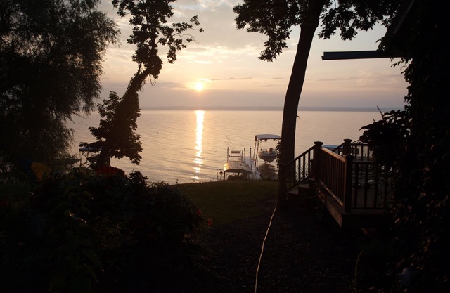 West Side, 101 'Lake Frontage, direkt am Wine Trail / ab 100 $. P / N