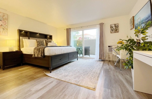 Cozy New King bed studio with Patio, in Walnut Creek