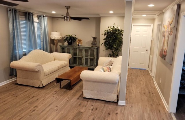 Cozy New Lakeside home