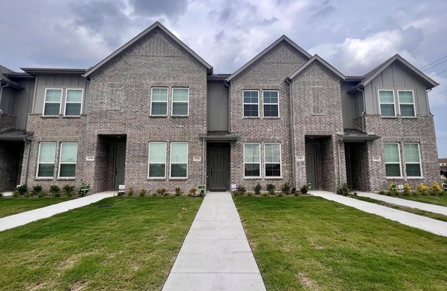 COZY NEW MODERN TOWNHOME, GREAT LOCATION, PERFECT FOR BUSINESS OR LEISURE!