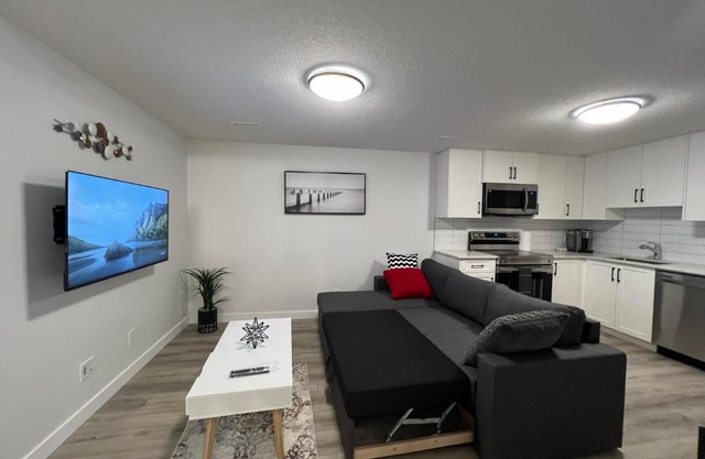 Cozy New Suite in NW Calgary