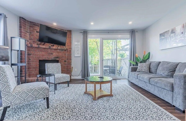 Cozy Niagara Home|6 Beds|2.5 Bath|15 mins to Falls