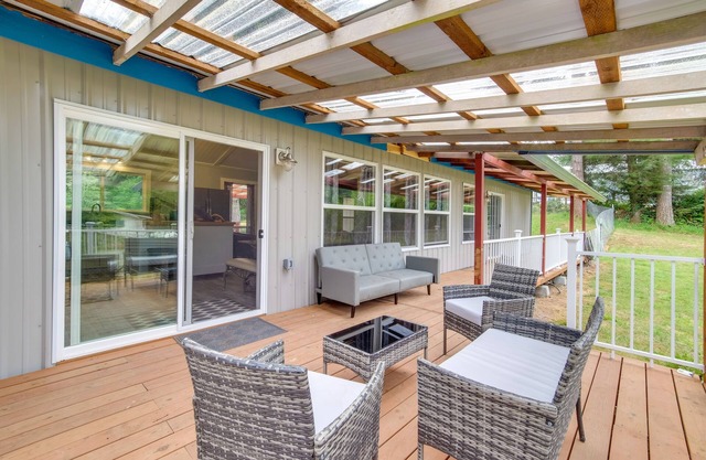 Cozy North Bend Getaway Near Dunes + Ocean!