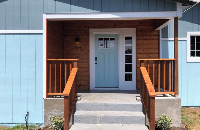 Cozy North Coast Nest. Convenient location and dog friendly!