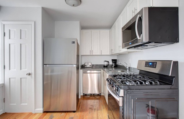 Cozy North End 2BR steps from Harborwalk by Blueground