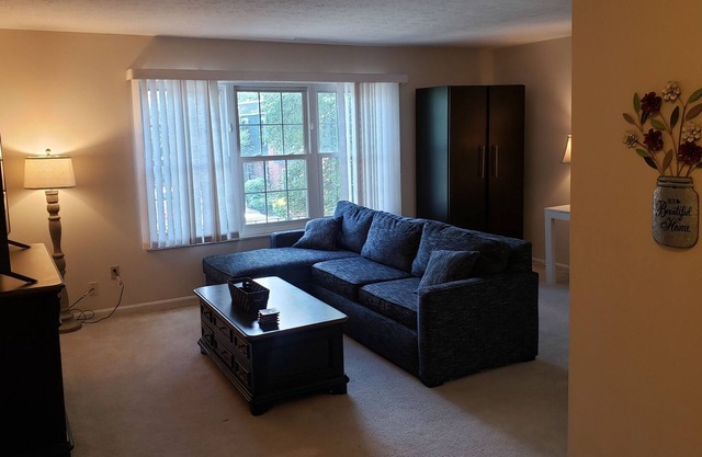 Cozy North Olmsted Condo Near Everything!