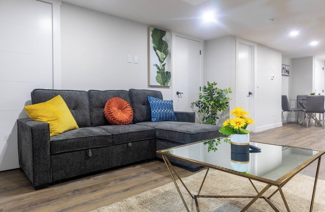 Cozy NW Calgary Suite—Private, Modern, Family & Pet Friendly