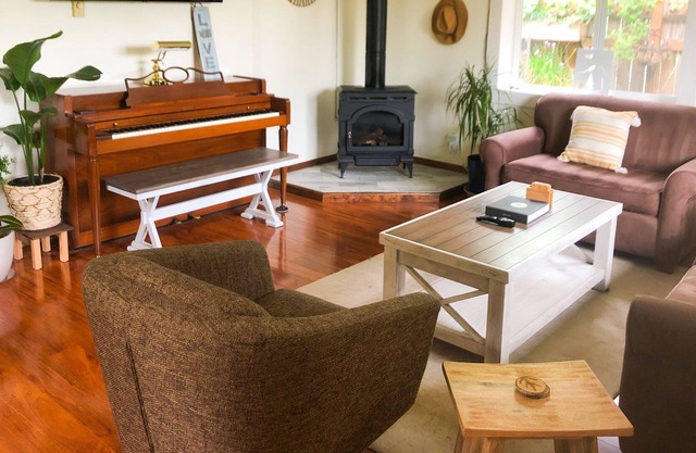 Cozy NW inspired home. Walking distance to parks, food, coffee shops, breweries!