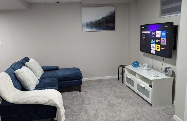 Cozy Oasis : Your Home Away from Home