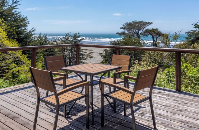 Cozy Oceanview Cabin Near Moonstone Beach – Hike, Surf & Explore the Redwoods