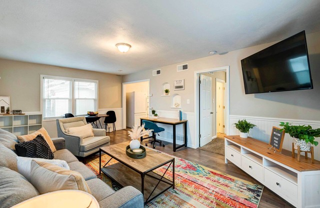 Cozy Ogden Cottage: 1 Mi to Downtown!