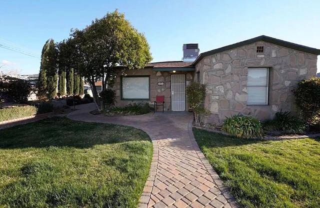 Cozy Oldtown House Near Downtown