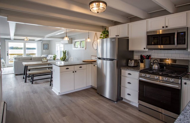 Cozy on Cayuga: "Lakeside Wine Country Dream Home!"