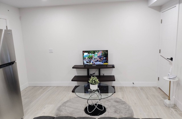 Cozy one bed one bath private suite in heart of mission