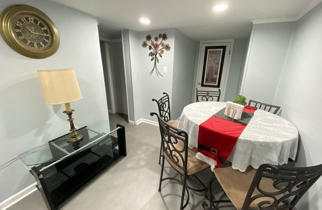 Cozy One Bedroom apt Close2all fun, 20minutes 2 NY, 7mins. Via NY WaterwayFerry.