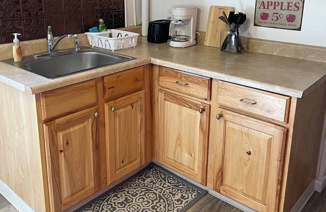 Cozy one bedroom apartment in a beautiful neighborhood near airport and hospital