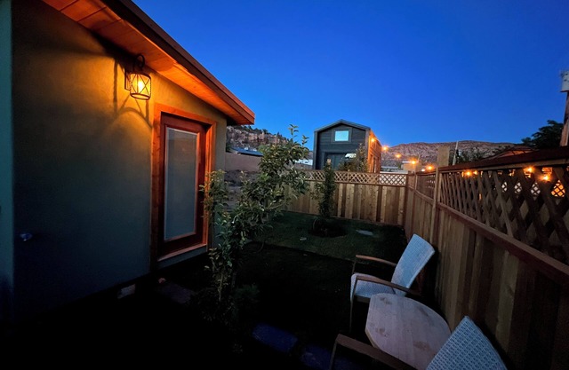 Cozy Orchard cabin with garden, vineyard in delightful Hildale