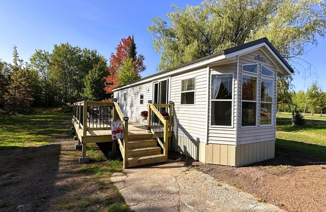 Cozy Park Model minutes from many of UPs popular attractions & UTV/ATV Snow Trls